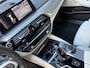 BMW 5-Serie Touring 520i High Executive / M-Sport Pakket / Automaat / Dealer-Onderhouden / Head-Up Display / Vol-Lederen Sportstoelen / Elektr.-Verstelbare Stoelen met Geheugen / Elektr.-Wegklapbare Trekhaak / Cruise-Control / Stoelverwarming / Draadloze-Telefoonlader / Adaptieve LED-Koplampen / Apple-Carplay & Android-Auto / Keyless / Radio-Bluetooth / Navi / Elektr.-Achterklep / PDC V+A met Camera / 18'' LMV / ENZ.