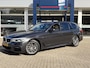 BMW 5-Serie Touring 520i High Executive / M-Sport Pakket / Automaat / Dealer-Onderhouden / Head-Up Display / Vol-Lederen Sportstoelen / Elektr.-Verstelbare Stoelen met Geheugen / Elektr.-Wegklapbare Trekhaak / Cruise-Control / Stoelverwarming / Draadloze-Telefoonlader / Adaptieve LED-Koplampen / Apple-Carplay & Android-Auto / Keyless / Radio-Bluetooth / Navi / Elektr.-Achterklep / PDC V+A met Camera / 18'' LMV / ENZ.