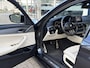 BMW 5-Serie Touring 520i High Executive / M-Sport Pakket / Automaat / Dealer-Onderhouden / Head-Up Display / Vol-Lederen Sportstoelen / Elektr.-Verstelbare Stoelen met Geheugen / Elektr.-Wegklapbare Trekhaak / Cruise-Control / Stoelverwarming / Draadloze-Telefoonlader / Adaptieve LED-Koplampen / Apple-Carplay & Android-Auto / Keyless / Radio-Bluetooth / Navi / Elektr.-Achterklep / PDC V+A met Camera / 18'' LMV / ENZ.