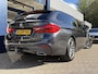 BMW 5-Serie Touring 520i High Executive / M-Sport Pakket / Automaat / Dealer-Onderhouden / Head-Up Display / Vol-Lederen Sportstoelen / Elektr.-Verstelbare Stoelen met Geheugen / Elektr.-Wegklapbare Trekhaak / Cruise-Control / Stoelverwarming / Draadloze-Telefoonlader / Adaptieve LED-Koplampen / Apple-Carplay & Android-Auto / Keyless / Radio-Bluetooth / Navi / Elektr.-Achterklep / PDC V+A met Camera / 18'' LMV / ENZ.