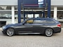 BMW 5-Serie Touring 520i High Executive / M-Sport Pakket / Automaat / Dealer-Onderhouden / Head-Up Display / Vol-Lederen Sportstoelen / Elektr.-Verstelbare Stoelen met Geheugen / Elektr.-Wegklapbare Trekhaak / Cruise-Control / Stoelverwarming / Draadloze-Telefoonlader / Adaptieve LED-Koplampen / Apple-Carplay & Android-Auto / Keyless / Radio-Bluetooth / Navi / Elektr.-Achterklep / PDC V+A met Camera / 18'' LMV / ENZ.