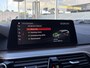 BMW 5-Serie Touring 520i High Executive / M-Sport Pakket / Automaat / Dealer-Onderhouden / Head-Up Display / Vol-Lederen Sportstoelen / Elektr.-Verstelbare Stoelen met Geheugen / Elektr.-Wegklapbare Trekhaak / Cruise-Control / Stoelverwarming / Draadloze-Telefoonlader / Adaptieve LED-Koplampen / Apple-Carplay & Android-Auto / Keyless / Radio-Bluetooth / Navi / Elektr.-Achterklep / PDC V+A met Camera / 18'' LMV / ENZ.