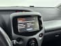 Toyota Aygo 1.0 VVT-i x-play | Dealer onderhouden | Bluetooth | Achteruitrijcamera | Elektrische ramen voor | Elektrische buitenspiegels |