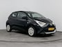 Toyota Aygo 1.0 VVT-i x-play | Dealer onderhouden | Bluetooth | Achteruitrijcamera | Elektrische ramen voor | Elektrische buitenspiegels |