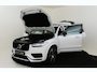Volvo XC90 T8 RECHARGE AWD R-DESIGN -PANO.DAK|HARMAN/KARDON|360°CAM|STANDKACHEL|HEAD-UP DISP.|SPORTSTOELEN|PRIVACY.GLAS|22"