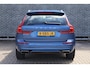 Volvo XC60 2.0 T5 AWD R-Design | Trekhaak | 360 Graden Camera | Parkeerassistent | Parkeerverwarming | Harman Kardon Audio | Panoramadak | Stoelverwarming | LED Koplampen Adaptief | Keyless Entry | Elektrische Achterklep | Navigatie | Apple Carplay | Android Auto