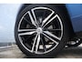 Volvo XC60 2.0 T5 AWD R-Design | Trekhaak | 360 Graden Camera | Parkeerassistent | Parkeerverwarming | Harman Kardon Audio | Panoramadak | Stoelverwarming | LED Koplampen Adaptief | Keyless Entry | Elektrische Achterklep | Navigatie | Apple Carplay | Android Auto