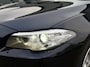 BMW 5-Serie F10 520i 184pk High Executive | M SPORT | Automaat | Pano | Comfortstoelen | Dealeronderhouden | Carbonschwarz |