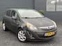Opel Corsa 1.4-16V BlitZ ✓2e Eigenaar✓Navi✓Clima✓Cruise✓Pdc✓Halfleder✓Trekhaak✓Stoelverwarming✓Stuurverwarming✓Dealer Onderhouden✓5 Deurs✓Lm velgen✓NAP✓Apk tot 06-2027