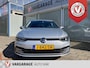Volkswagen Golf 1.0 TSI Life Climatronic Parkeersensoren Navigatie