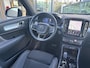 Volvo XC40 2.0 B4 Plus Black Edition Mild hybrid, Automaat, Panoramadak, Leder-nubuck bekleding, Driver assist, Adaptive cruise, BLIS, Parkeercamera, Stoelverwarming, Stuurverwarming, Park assist voor- en achter, 20 inch wielen