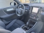 Volvo XC40 2.0 B4 Plus Black Edition Mild hybrid, Automaat, Panoramadak, Leder-nubuck bekleding, Driver assist, Adaptive cruise, BLIS, Parkeercamera, Stoelverwarming, Stuurverwarming, Park assist voor- en achter, 20 inch wielen