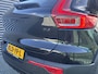 Volvo XC40 2.0 B4 Plus Black Edition Mild hybrid, Automaat, Panoramadak, Leder-nubuck bekleding, Driver assist, Adaptive cruise, BLIS, Parkeercamera, Stoelverwarming, Stuurverwarming, Park assist voor- en achter, 20 inch wielen