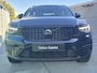 Volvo XC40 2.0 B4 Plus Black Edition Mild hybrid, Automaat, Panoramadak, Leder-nubuck bekleding, Driver assist, Adaptive cruise, BLIS, Parkeercamera, Stoelverwarming, Stuurverwarming, Park assist voor- en achter, 20 inch wielen