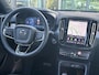 Volvo XC40 2.0 B4 Plus Black Edition Mild hybrid, Automaat, Panoramadak, Leder-nubuck bekleding, Driver assist, Adaptive cruise, BLIS, Parkeercamera, Stoelverwarming, Stuurverwarming, Park assist voor- en achter, 20 inch wielen