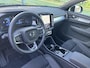 Volvo XC40 2.0 B4 Plus Black Edition Mild hybrid, Automaat, Panoramadak, Leder-nubuck bekleding, Driver assist, Adaptive cruise, BLIS, Parkeercamera, Stoelverwarming, Stuurverwarming, Park assist voor- en achter, 20 inch wielen