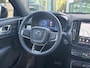 Volvo XC40 2.0 B4 Plus Black Edition Mild hybrid, Automaat, Panoramadak, Leder-nubuck bekleding, Driver assist, Adaptive cruise, BLIS, Parkeercamera, Stoelverwarming, Stuurverwarming, Park assist voor- en achter, 20 inch wielen