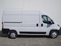 Peugeot Boxer 2.2 BlueHDi 120pk L2H2 3.0t | 2-Zits | Achteruitrijcamera | Cruise Control | Airco | | USB aansluiting | Betimmering | Sidebars