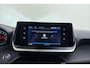 Peugeot 208 1.2 PureTech 100pk Allure Pack | Trekhaak | Achteruitrijcamera | Verwarmde Voorstoelen | Cruise Control | Apple Carplay/Android Auto | Lichtmetalen velgen 16 Inch