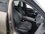 Mercedes-Benz E-klasse Estate 300 e AMG Line | Premium | Panoramadak | Trekhaak | Night pakket | 20 inch | Digital light | 360 camera | Memory |