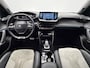 Peugeot e-2008 EV GT Pack 50 kWh 3-Fase SOH 92,5% | Panoramadak | Adaptive Cruise | Camera | 3D i-Cockpit | Full-Led | Sfeerverlichting