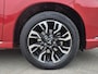 Mitsubishi Outlander 2.0 PHEV Instyle+ Automaat / Dealer onderhouden / Trekhaak afneembaar / Glazen schuif- en kanteldak / Trekgewicht 1500 kg / Stuur- & Stoelverwarming / Rondomzicht camera / Keyless Entry/Start / Adaptief cruise control /
