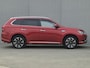 Mitsubishi Outlander 2.0 PHEV Instyle+ Automaat / Dealer onderhouden / Trekhaak afneembaar / Glazen schuif- en kanteldak / Trekgewicht 1500 kg / Stuur- & Stoelverwarming / Rondomzicht camera / Keyless Entry/Start / Adaptief cruise control /