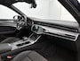 Audi A6 Avant 55 TFSI e quattro Competition | 367 PK | 2X S-LINE | PANORAMADAK | ACHTERUITRIJCAMERA | CLIMATE CONTROL | TREKHAAK | NAVARRABLAUW METALIC | ELEKTRISCHE ACHTERKLEP | HALF-LEDER | 20'' LICHTMETALEN VELGEN |