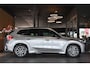BMW X1 XDrive30e M Sport, Panorama, H.Kardon, Memory, 360, HUD, Ambiente, Trekhaak, Carplay!