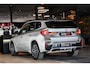 BMW X1 XDrive30e M Sport, Panorama, H.Kardon, Memory, 360, HUD, Ambiente, Trekhaak, Carplay!
