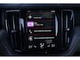 Volvo XC60 2.0 T6 AWD Inscription | 310 PK | Panoramadak | Lederen bekleding | Luchtvering | Trekhaak | Volvo XC60 2.0 T6 AWD Inscription 310 PK met 2.0-liter 4-cilinder benzinemotor, panoramadak, luxe lederen bekleding, elektrisch verstelbare en verwarmde voorstoelen, 12,3" digitaal instrument