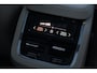 Volvo XC60 2.0 T6 AWD Inscription | 310 PK | Panoramadak | Lederen bekleding | Luchtvering | Trekhaak | Volvo XC60 2.0 T6 AWD Inscription 310 PK met 2.0-liter 4-cilinder benzinemotor, panoramadak, luxe lederen bekleding, elektrisch verstelbare en verwarmde voorstoelen, 12,3" digitaal instrument