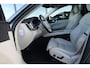 Volvo XC60 2.0 T6 AWD Inscription | 310 PK | Panoramadak | Lederen bekleding | Luchtvering | Trekhaak | Volvo XC60 2.0 T6 AWD Inscription 310 PK met 2.0-liter 4-cilinder benzinemotor, panoramadak, luxe lederen bekleding, elektrisch verstelbare en verwarmde voorstoelen, 12,3" digitaal instrument