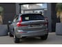 Volvo XC60 2.0 T6 AWD Inscription | 310 PK | Panoramadak | Lederen bekleding | Luchtvering | Trekhaak | Volvo XC60 2.0 T6 AWD Inscription 310 PK met 2.0-liter 4-cilinder benzinemotor, panoramadak, luxe lederen bekleding, elektrisch verstelbare en verwarmde voorstoelen, 12,3" digitaal instrument