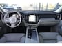 Volvo XC60 2.0 T6 AWD Inscription | 310 PK | Panoramadak | Lederen bekleding | Luchtvering | Trekhaak | Volvo XC60 2.0 T6 AWD Inscription 310 PK met 2.0-liter 4-cilinder benzinemotor, panoramadak, luxe lederen bekleding, elektrisch verstelbare en verwarmde voorstoelen, 12,3" digitaal instrument