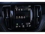 Volvo XC60 2.0 T6 AWD Inscription | 310 PK | Panoramadak | Lederen bekleding | Luchtvering | Trekhaak | Volvo XC60 2.0 T6 AWD Inscription 310 PK met 2.0-liter 4-cilinder benzinemotor, panoramadak, luxe lederen bekleding, elektrisch verstelbare en verwarmde voorstoelen, 12,3" digitaal instrument
