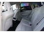 Volvo XC60 2.0 T6 AWD Inscription | 310 PK | Panoramadak | Lederen bekleding | Luchtvering | Trekhaak | Volvo XC60 2.0 T6 AWD Inscription 310 PK met 2.0-liter 4-cilinder benzinemotor, panoramadak, luxe lederen bekleding, elektrisch verstelbare en verwarmde voorstoelen, 12,3" digitaal instrument