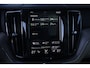 Volvo XC60 2.0 T6 AWD Inscription | 310 PK | Panoramadak | Lederen bekleding | Luchtvering | Trekhaak | Volvo XC60 2.0 T6 AWD Inscription 310 PK met 2.0-liter 4-cilinder benzinemotor, panoramadak, luxe lederen bekleding, elektrisch verstelbare en verwarmde voorstoelen, 12,3" digitaal instrument
