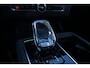 Volvo XC90 T8 Automaat Plug-in hybrid AWD Ultra Dark | Semi elektrische trekhaak | Panoramadak | Premium Audio by Bowers en Wilkins | Luchtvering | Vewarmbare voorstoelen met massagefunctie en ventilatie | Verwarmbare achterbank met geïntregeerde kinderzitjes | Gelaagde Zijruiten