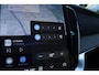 Volvo XC90 T8 Automaat Plug-in hybrid AWD Ultra Dark | Semi elektrische trekhaak | Panoramadak | Premium Audio by Bowers en Wilkins | Luchtvering | Vewarmbare voorstoelen met massagefunctie en ventilatie | Verwarmbare achterbank met geïntregeerde kinderzitjes | Gelaagde Zijruiten