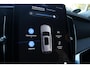Volvo XC90 T8 Automaat Plug-in hybrid AWD Ultra Dark | Semi elektrische trekhaak | Panoramadak | Premium Audio by Bowers en Wilkins | Luchtvering | Vewarmbare voorstoelen met massagefunctie en ventilatie | Verwarmbare achterbank met geïntregeerde kinderzitjes | Gelaagde Zijruiten