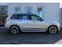 Volvo XC90 T8 Automaat Plug-in hybrid AWD Ultra Dark | Semi elektrische trekhaak | Panoramadak | Premium Audio by Bowers en Wilkins | Luchtvering | Vewarmbare voorstoelen met massagefunctie en ventilatie | Verwarmbare achterbank met geïntregeerde kinderzitjes | Gelaagde Zijruiten