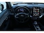 Volvo XC90 T8 Automaat Plug-in hybrid AWD Ultra Dark | Semi elektrische trekhaak | Panoramadak | Premium Audio by Bowers en Wilkins | Luchtvering | Vewarmbare voorstoelen met massagefunctie en ventilatie | Verwarmbare achterbank met geïntregeerde kinderzitjes | Gelaagde Zijruiten