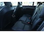 Volvo XC90 T8 Automaat Plug-in hybrid AWD Ultra Dark | Semi elektrische trekhaak | Panoramadak | Premium Audio by Bowers en Wilkins | Luchtvering | Vewarmbare voorstoelen met massagefunctie en ventilatie | Verwarmbare achterbank met geïntregeerde kinderzitjes | Gelaagde Zijruiten