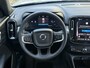 Volvo XC40 2.0 B4 Plus Dark | Trekhaak | Harman Kardon Audio | Achteruitrijcamera | Parkeersensoren | Keyless Entry | Elektrische Achterklep | Elektrisch Verstelbare Voorstoelen | Stoelverwarming | Google Navigatie | Apple Carplay | Android Auto | Lichtmetalen Velgen 18 inch