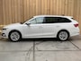 Skoda Octavia Combi 1.0 TSI Business Edition Plus Apple CarPlay/Android Auto | Adaptieve cruise control | Dode hoek detectie | LED koplampen | Navigatiesysteem | Stoel en stuurwielverwarming | Parkeersensoren voor en achter