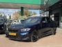 BMW 3-Serie 320e M-Sport HEAD-UP | SFEER VERLICHTING | HARMAN/KARDON | DODEHOEK DETECTIE | CAMERA | LEDER | STOEL KOELING | KEYLESS ENTRY/GO | NAVIGATIE | LASER KOPLAMPEN | STOEL/STUUR VERWARMING |