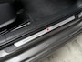 Audi A4 Avant 35 TFSI S edition Automaat | Achteruitrijcamera | Apple CarPlay/Android Auto | Cruise & climate control | Elektrisch glazen panorama-dak | Getint glas | Parkeersensoren voor en achter | Sportstuur | Zwart optiek pakket
