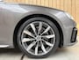 Audi A4 Avant 35 TFSI S edition Automaat | Achteruitrijcamera | Apple CarPlay/Android Auto | Cruise & climate control | Elektrisch glazen panorama-dak | Getint glas | Parkeersensoren voor en achter | Sportstuur | Zwart optiek pakket
