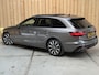 Audi A4 Avant 35 TFSI S edition Automaat | Achteruitrijcamera | Apple CarPlay/Android Auto | Cruise & climate control | Elektrisch glazen panorama-dak | Getint glas | Parkeersensoren voor en achter | Sportstuur | Zwart optiek pakket